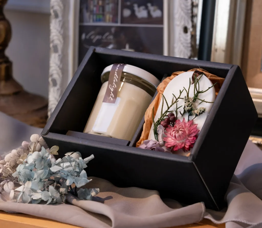 香りのボックス ( アロマキャンドルとワックスサシェのギフトセット）