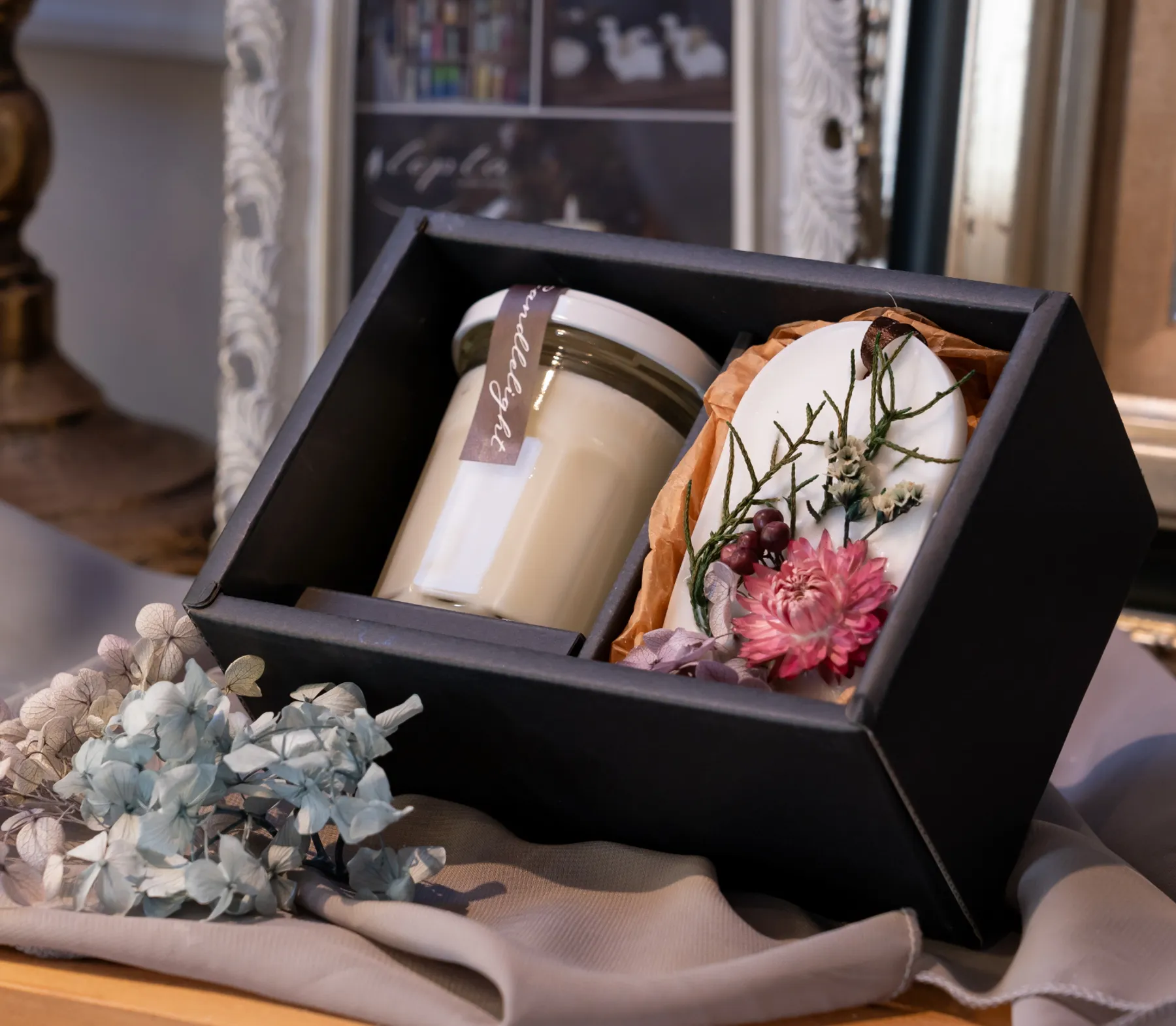 香りのボックス ( アロマキャンドルとワックスサシェのギフトセット）